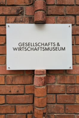  LWZ is a design and animation studio based in Vienna.